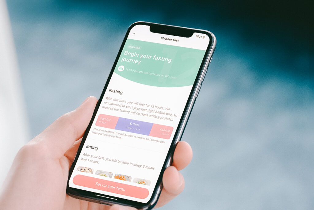Setting up a 12-hour fast  on the app.